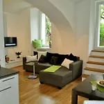 Apartment Im Univiertel Mit Garten