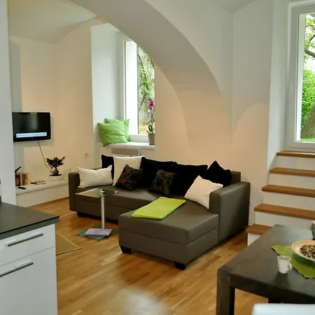 Appartement Im Univiertel Mit Garten