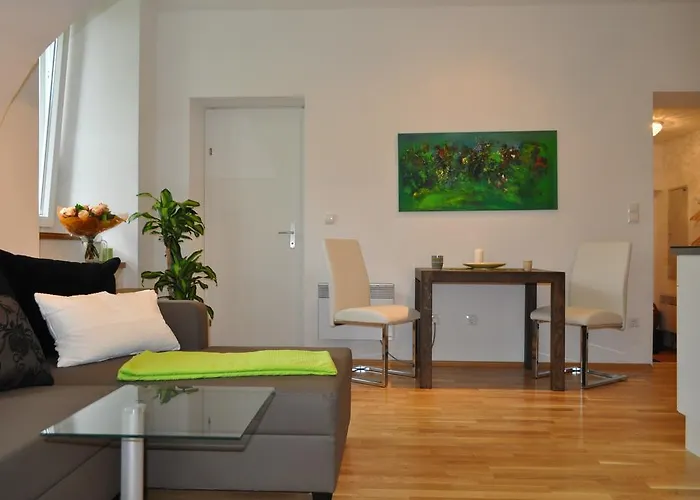 Im Univiertel Mit Garten Graz